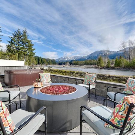 Riverfront Home With Deck, Near Mount Rainier! باكوود المظهر الخارجي الصورة