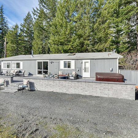 Riverfront Home With Deck, Near Mount Rainier! باكوود المظهر الخارجي الصورة