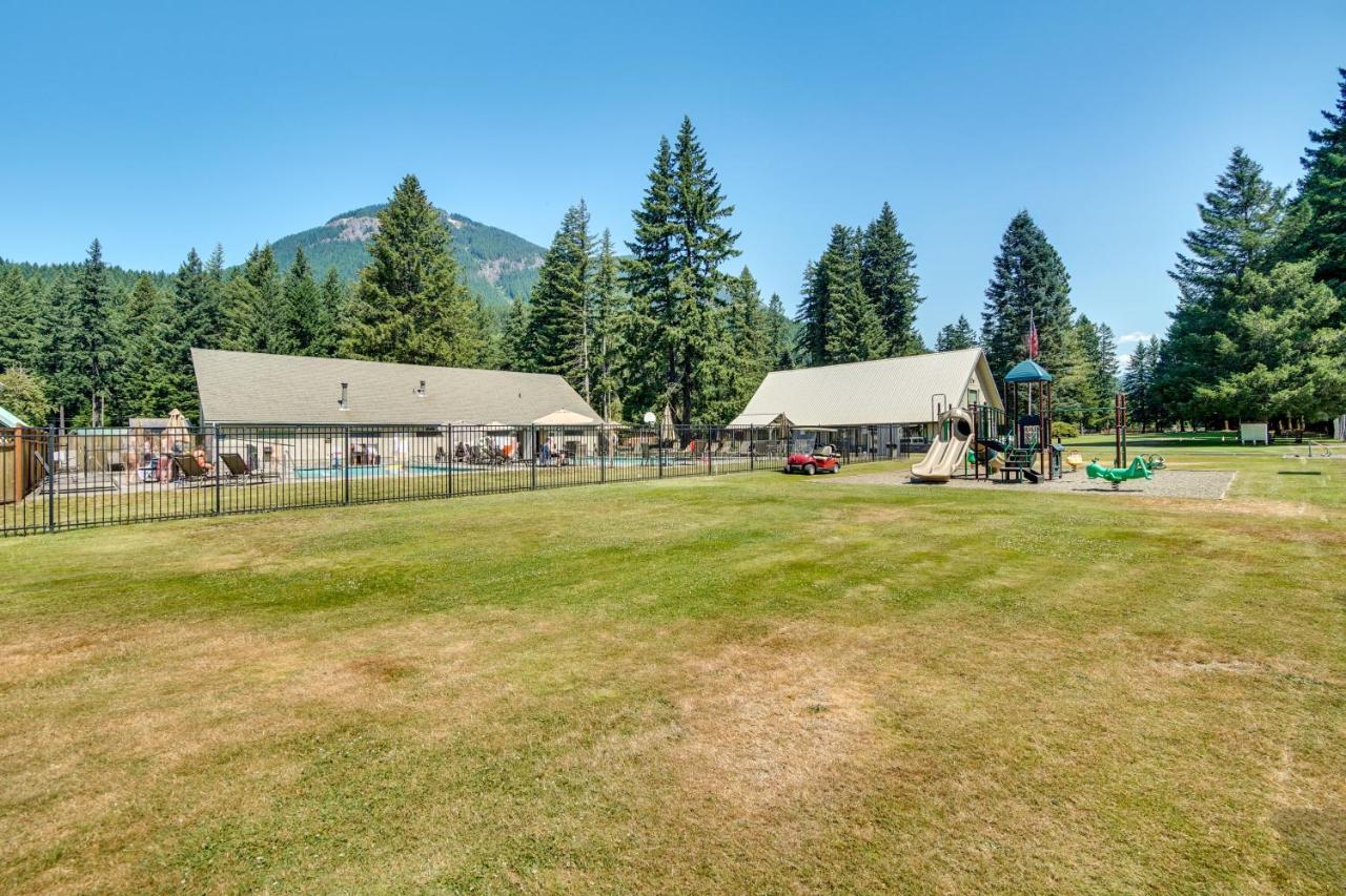 Riverfront Home With Deck, Near Mount Rainier! باكوود المظهر الخارجي الصورة