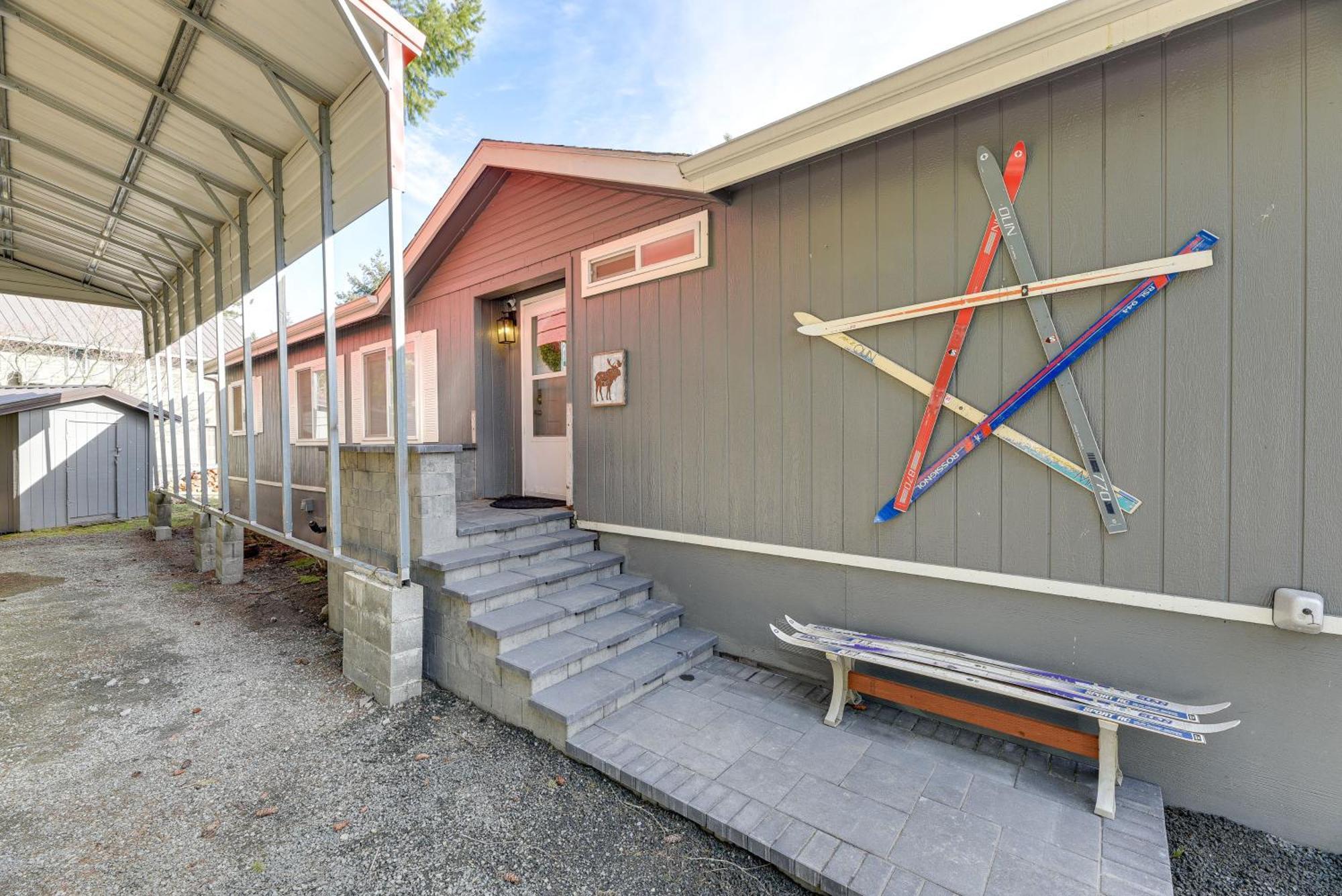Riverfront Home With Deck, Near Mount Rainier! باكوود المظهر الخارجي الصورة