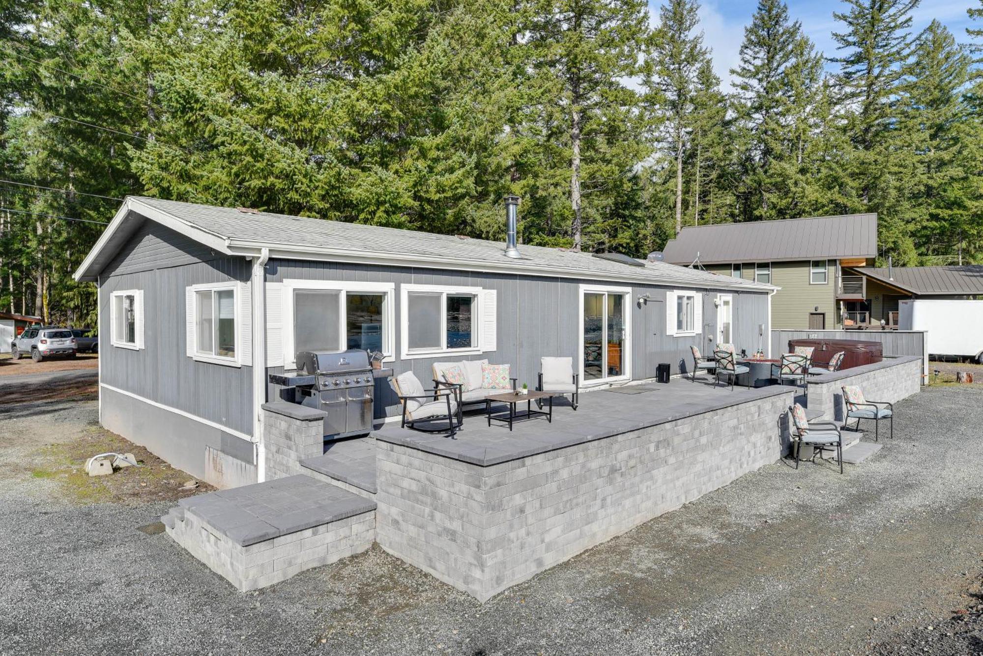 Riverfront Home With Deck, Near Mount Rainier! باكوود المظهر الخارجي الصورة